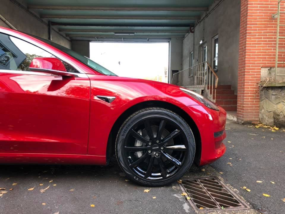tesla_red_2