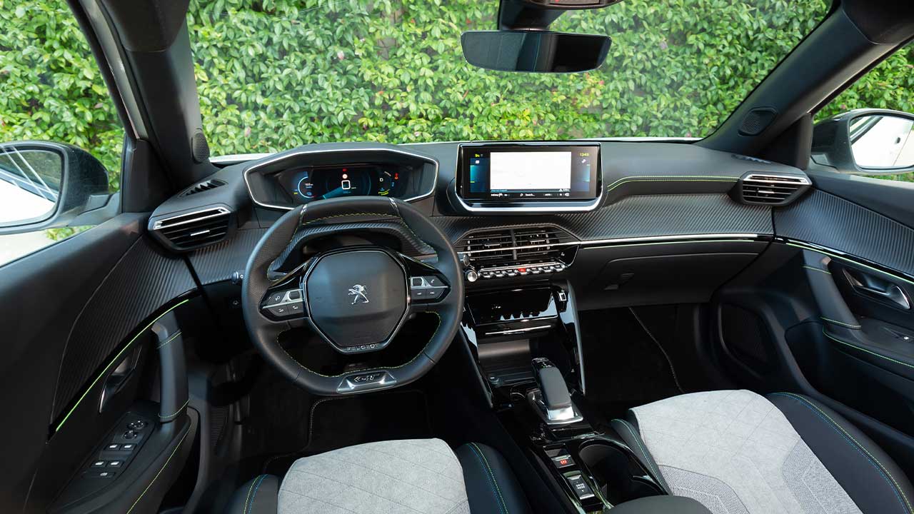 Dashboard interieur Peugeot e-2008