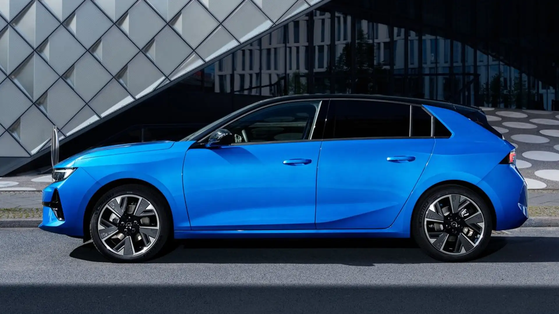 Opel Astra Electric huren kopen