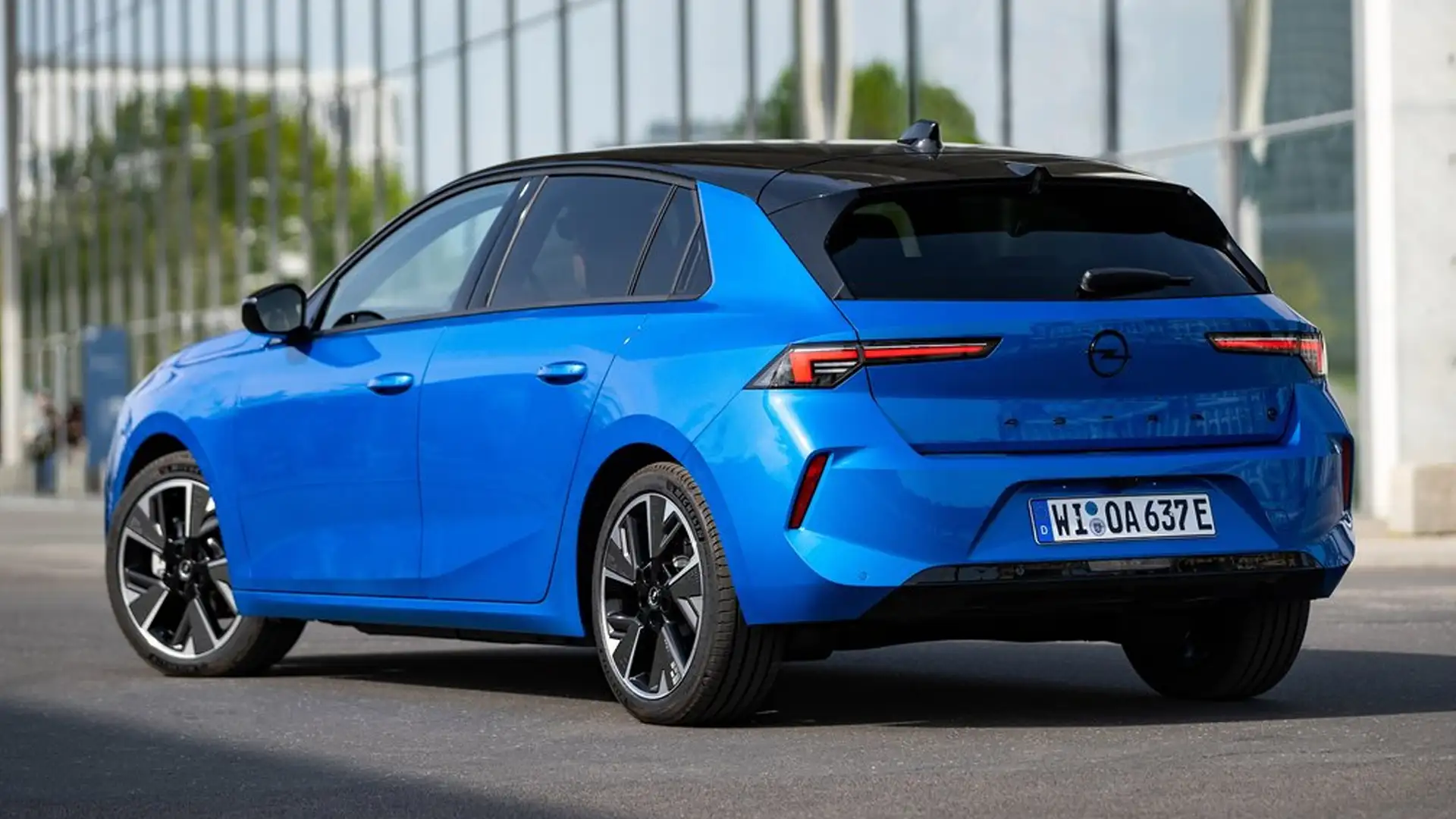 Opel Astra Electric huren kopen