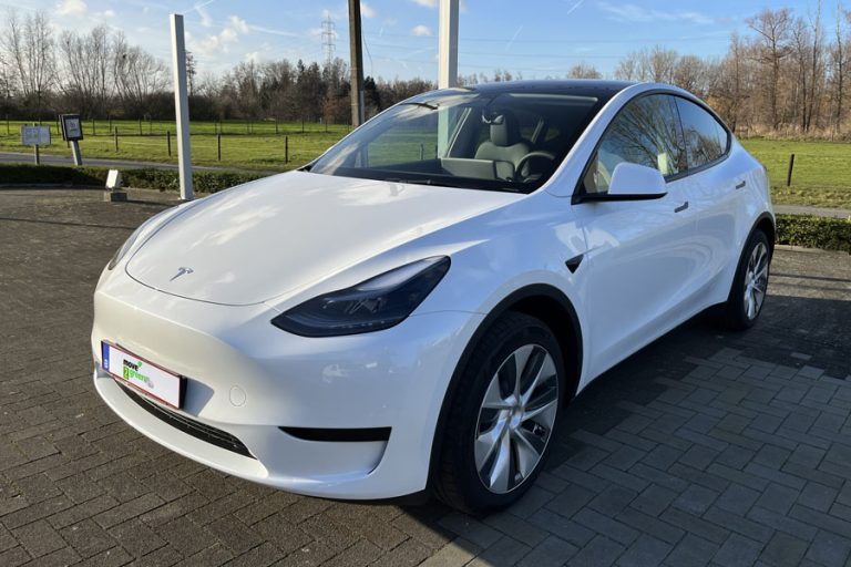 Tesla Model Y huren als bedrijfswagen
